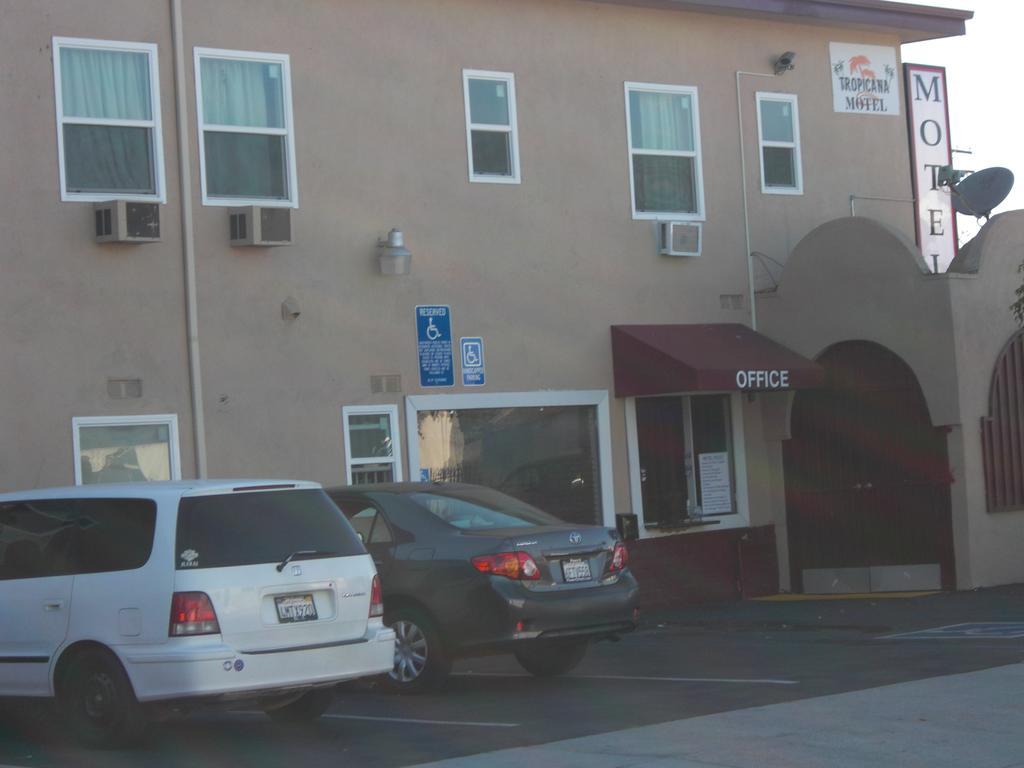 Tropicana Motel Compton Exterior photo